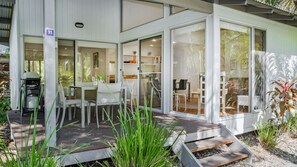 Outdoor dining - Mobys Beach House # 11 (Boomerang Beach)