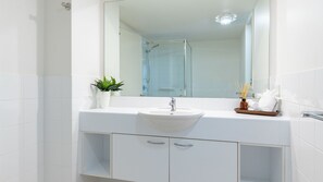 Shower, hair dryer - Mobys Beach House # 29 (Boomerang Beach)
