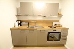 Kühlschrank, Ofen, Herdplatte, Geschirrspüler