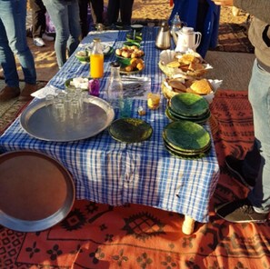 含每日當地特色早餐