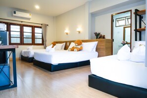 Family Room Type B | Meja, kalis bunyi, Wi-fi percuma, cadar katil 