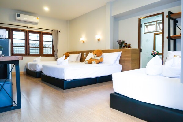 Family Room Type B | Desk, soundproofing, free WiFi, bed sheets