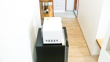 Family Room Type A | Escritorio, sistema de insonorización, wifi gratis y ropa de cama