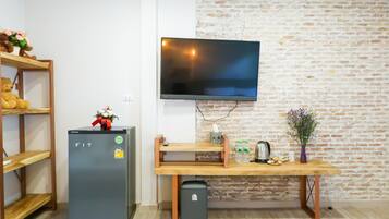 Standard Quadruple Room Type A | Escritorio, sistema de insonorización, wifi gratis y ropa de cama