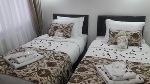 Apartamento família (1+1) | Roupas de cama premium, escrivaninha, espaço de trabalho para notebook