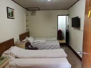Habitación triple | Escritorio y wifi gratis