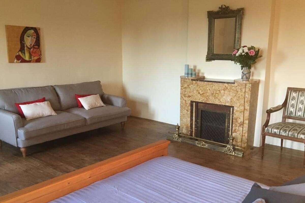 Superior Double Room, Pool Access, Garden View | Living area