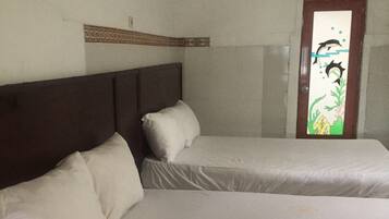 2 bedrooms, desk, bed sheets