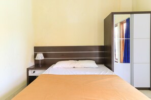 Deluxe Room | In-room safe, desk, free WiFi, bed sheets - Bantan Guest House (Canggu)