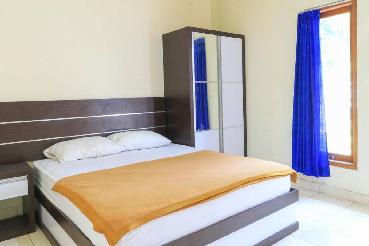 In-room safe, desk, free WiFi, bed sheets