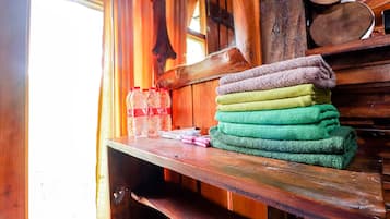 Standard Double Room | Bathroom | Shower, towels