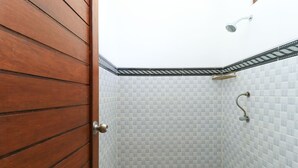 ห้องดีลักซ์ | ห้องน้ำ | ฝักบัว, ผ้าเช็ดตัว