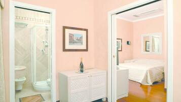 Set di cortesia gratuito, asciugacapelli, bidet, asciugamani