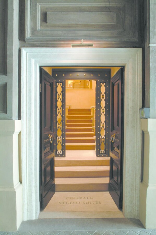 Exterior detail - Colosseo Studio Suites (Rome)