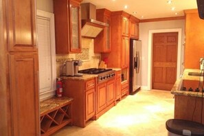 Microwave, dishwasher, coffee/tea maker, cookware/dishes/utensils