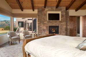 5 Schlafzimmer, Schreibtisch, Bügeleisen/Bügelbrett, Reisekinderbett