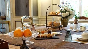 Tägliches inbegriffenes kontinentales Frühstück