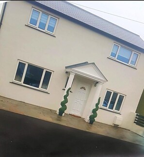 Front of property - Aroma inn (Shaftesbury)