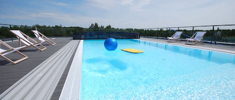 Piscine extérieure (ouverte en saison)