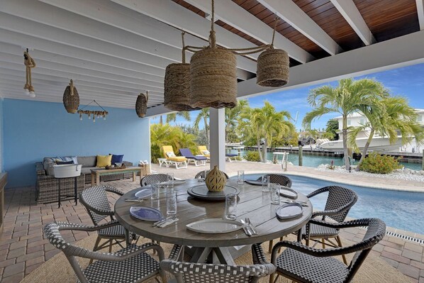 Outdoor dining