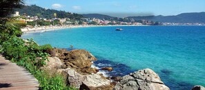 Beach - Unforgettable holidays in Bombinhas - Apt downtown, seafront for 5 people (Centro)