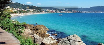 Unforgettable holidays in Bombinhas - Apt downtown, seafront for 5 people