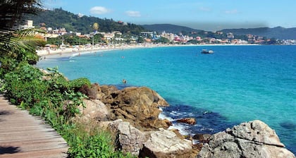 Unforgettable holidays in Bombinhas - Apt downtown, seafront for 5 people