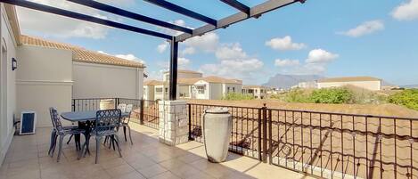 Family Apartment | Balcony