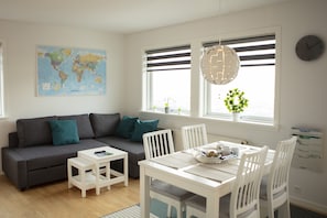 Comfort-Apartment | Wohnbereich | 50-Zoll-Flachbildfernseher mit Digitalempfang, Fernseher, Netflix