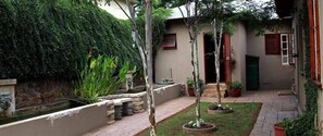 Courtyard - East View Guesthouse (Pretoria)