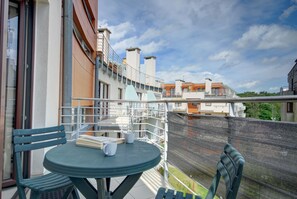 Basic Apartment | Terrace/patio