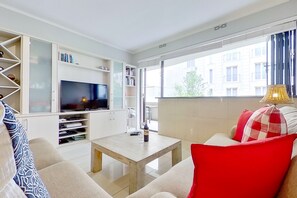 Living room - Greenpoint Modern Condo (Cape Town)