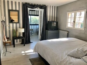 4 chambres, fer et planche à repasser, Wi-Fi gratuit, draps fournis