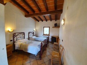 Minibar, cunas, wifi gratis y ropa de cama
