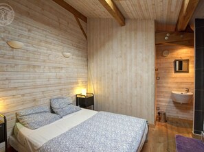 5 bedrooms, free WiFi, wheelchair access