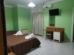 Individually decorated, individually furnished, desk, soundproofing - Hotel Park Grumentum (Grumento Nova)