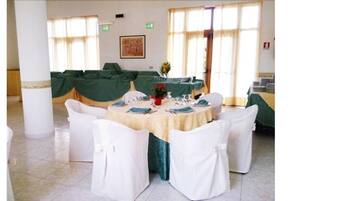 Tägliches inbegriffenes Frühstücksbuffet