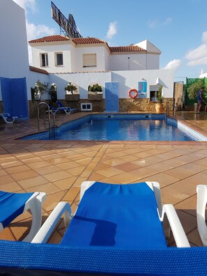 Seasonal outdoor pool, open 9:00 AM to 9:00 PM, pool umbrellas - Hostal Manolo (Garrucha)