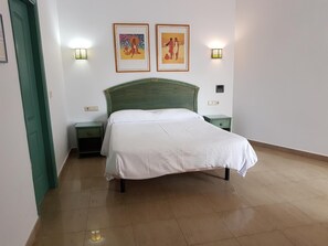 Bureau, chambres insonorisées, Wi-Fi gratuit, draps fournis