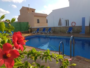 Seasonal outdoor pool, open 9:00 AM to 9:00 PM, pool umbrellas - Hostal Manolo (Garrucha)