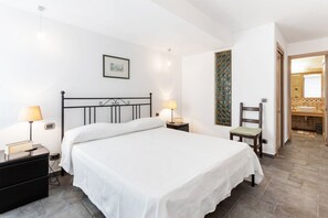 3 habitaciones, tabla de planchar con plancha y wifi 