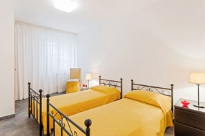 3 habitaciones, tabla de planchar con plancha y wifi