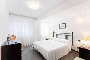 3 slaapkamers, een strijkplank/strijkijzer, wifi