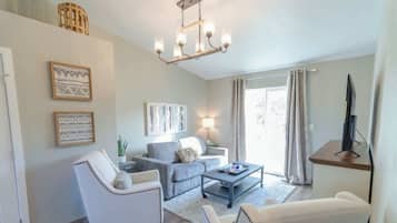 テレビ、暖炉、Netflix、Hulu