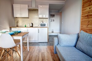 Apartamento, 1 quarto | Área de estar | TV de tela plana