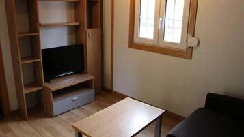 Bungalow (5 Adults) | Olohuone | Taulutelevisio
