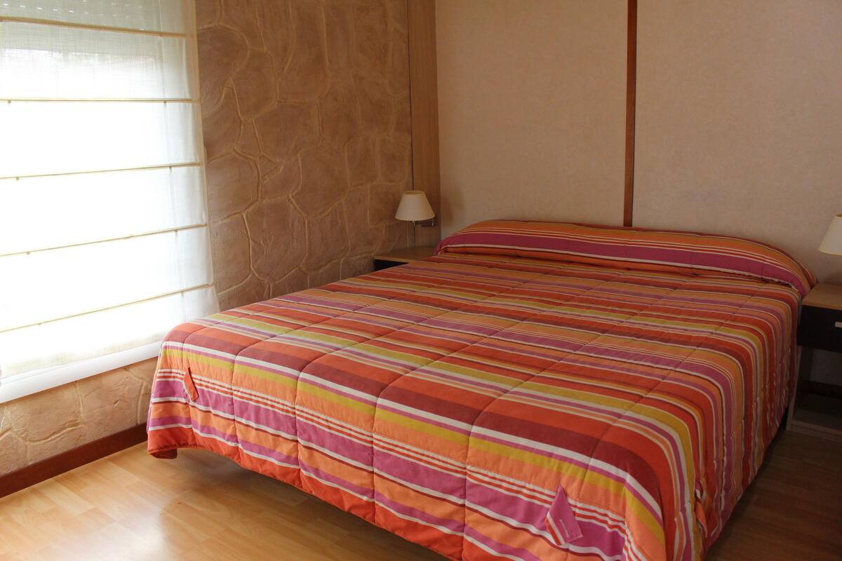 Bungalow (2 Adults - No Kitchen) | WiFi (free), bed sheets