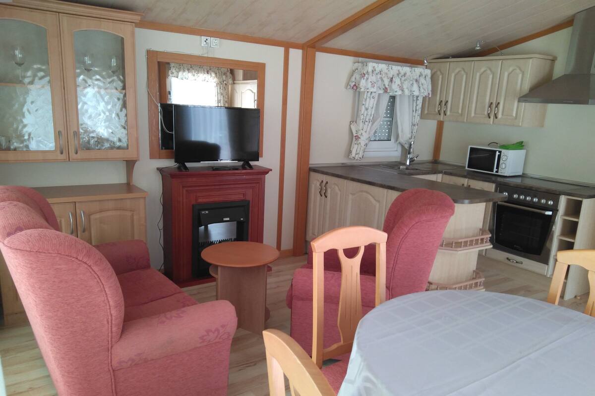 Deluxe Bungalow | WiFi (free), bed sheets