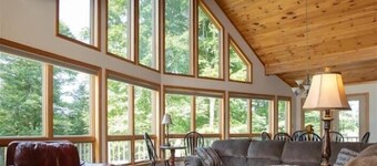 AK06-Walk to Lake! 4 Primary Suites! Pool table! Hot Tub! A/C
