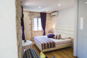 Caja de seguridad en la habitación y sistema de insonorización